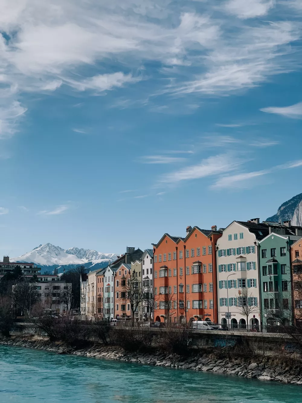 Řeka Inn protéká Innsbruckem