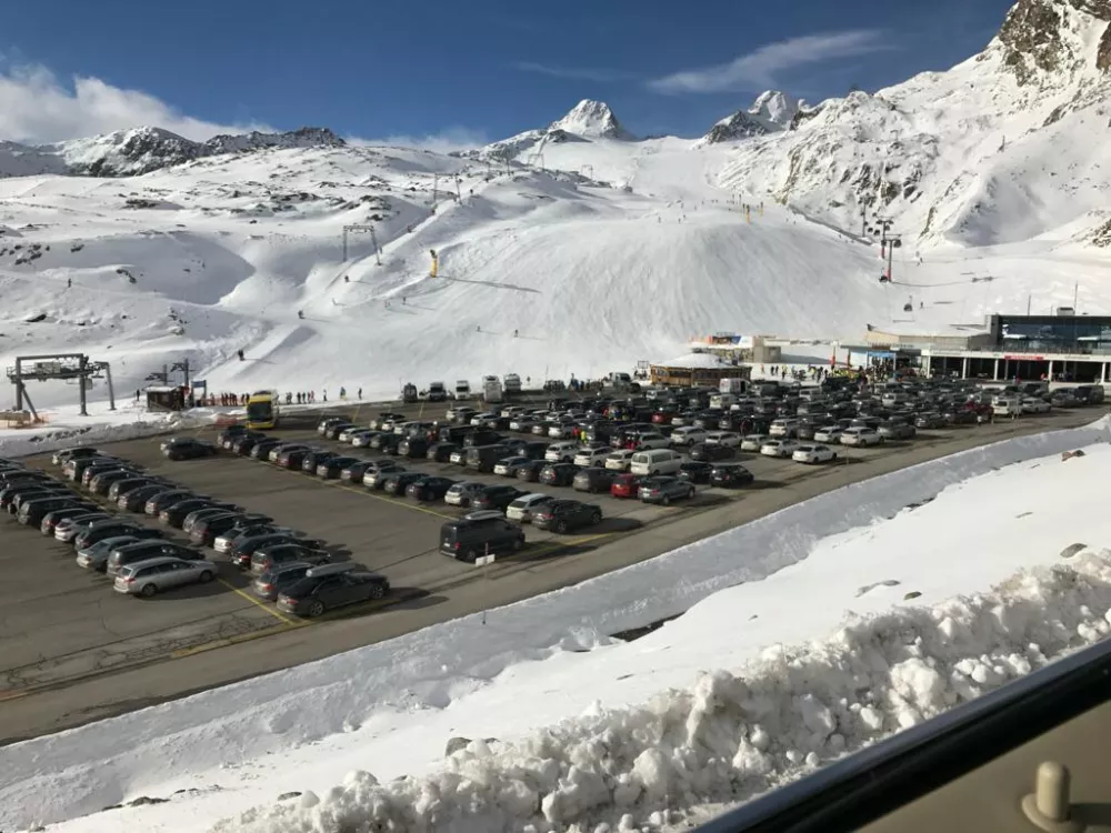 Ski-in parking lot on Gletscher Road