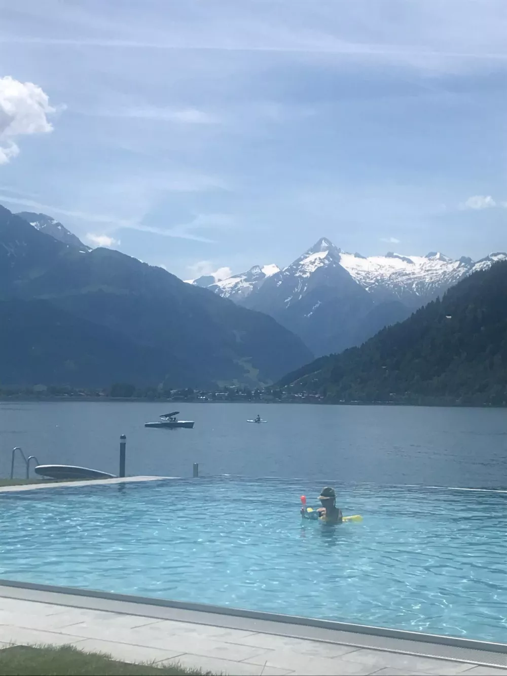 Relax by the lake under Kaprun