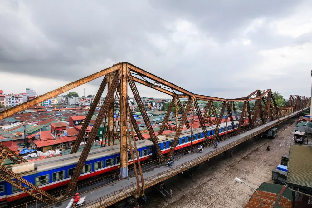 Long Bien Bridge