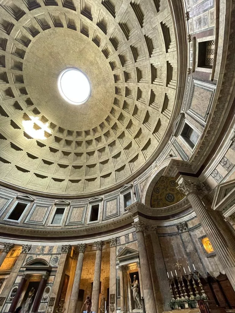 Pantheon - magické oko ve stropě